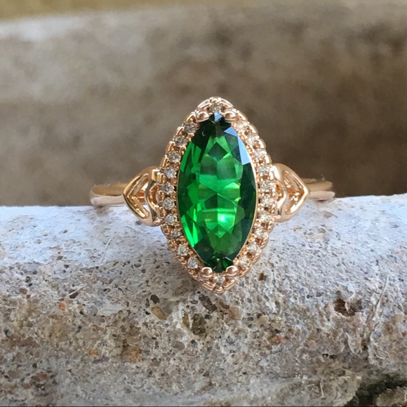 18k yellow gold emerald engagement wedding ring - Picture 2 of 8